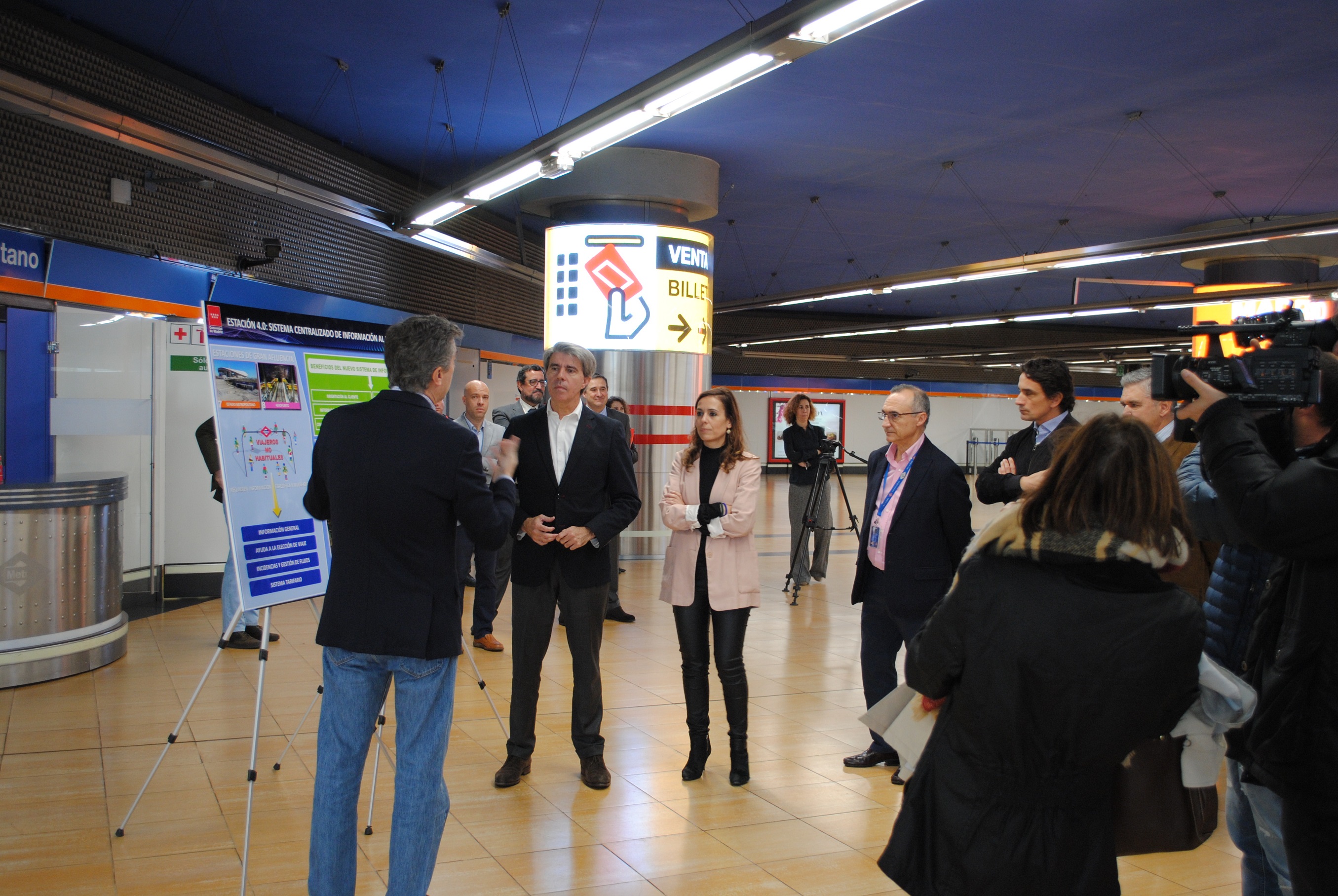 Inauguración de pantallas digitales en metro Madrid