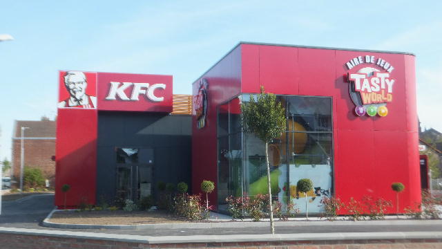 Instalación de dos nuevos restaurantes en Francia, Petite Foret y Saint Quentin. Vista 1