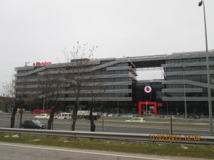 Edificio de Vodafone desde la distancia